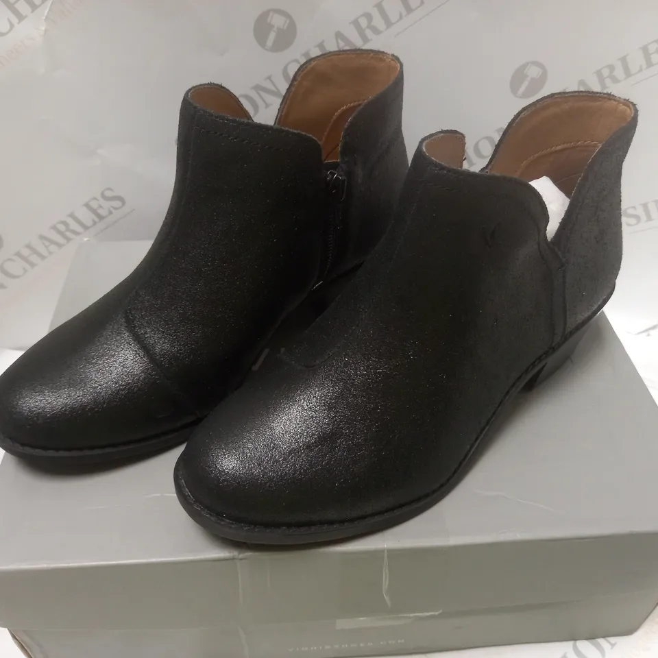 BOXED VIONIC WOMANS BLACK METALIC ANKLE BOOTS - SIZE 4