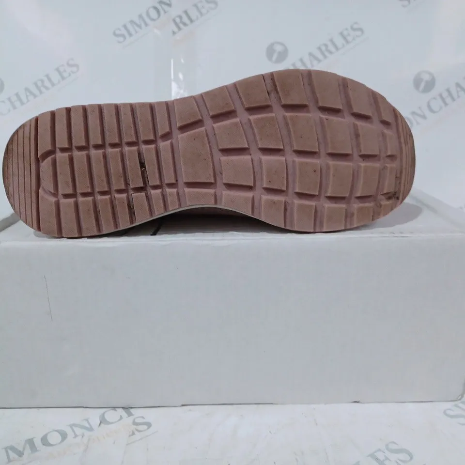 boxed pair of SKECHERS BOB TRAINERS IN BLUSH SIZE 7