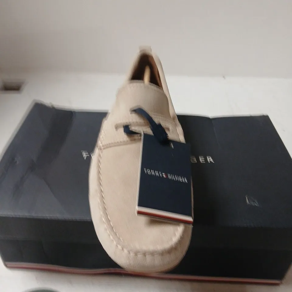 BOXED PAIR OF TOMMY HILFIGER SUEDE DRIVER SHOES – BEIGE, UK 9.5