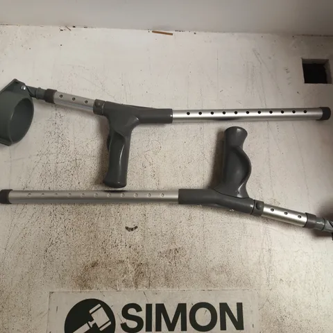 NRS PAIR OF ADJUSTABLE CRUTCHES WITH HANDGRIPS