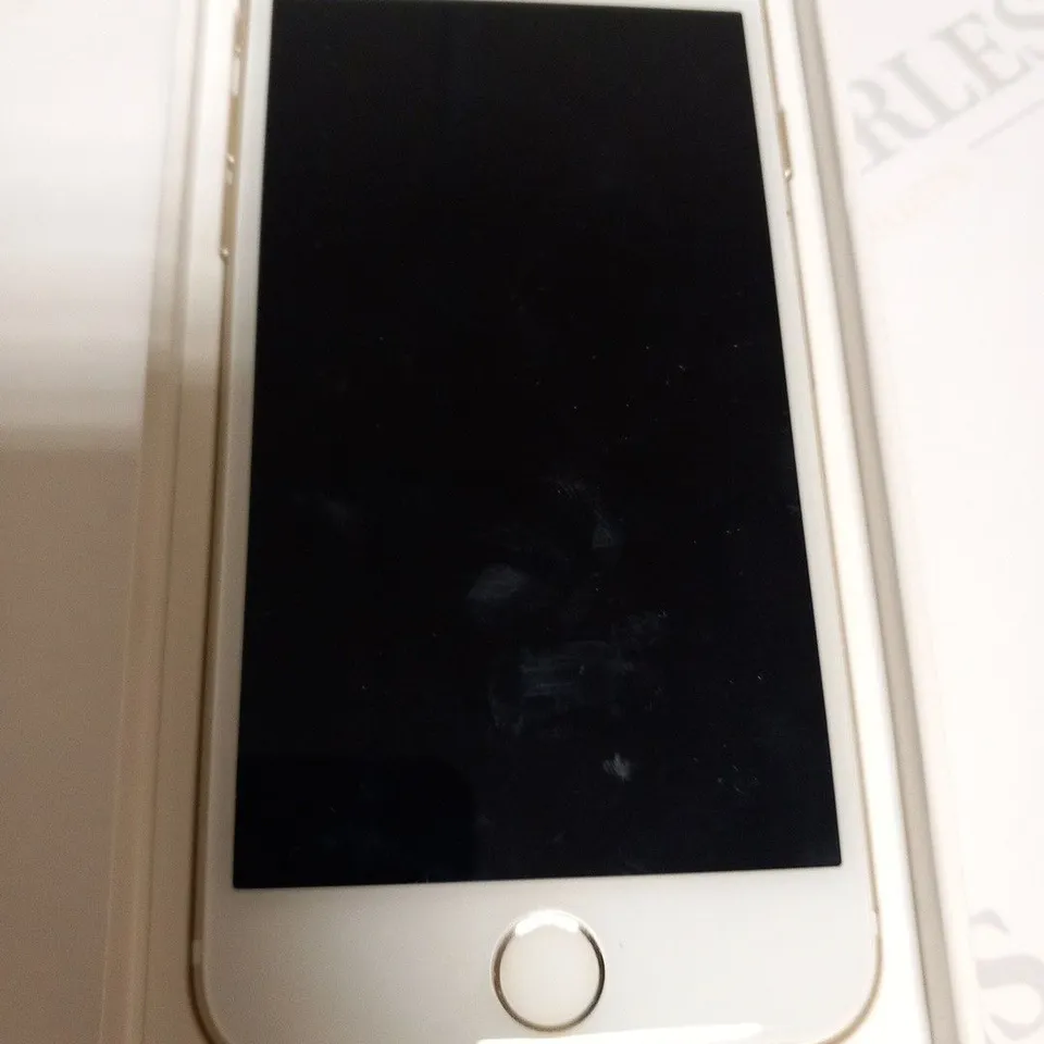 BOXED APPLE IPHONE 7 MOBILE PHONE