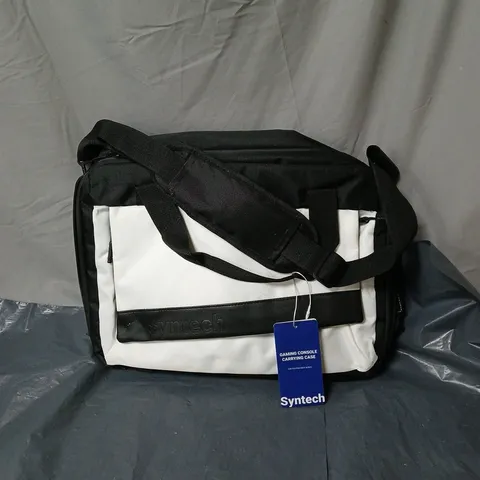 SYNTECH GAMING CONSOLE CARRYING CASE – PS5/PS4/XBOX SERIES (BLACK & WHITE)