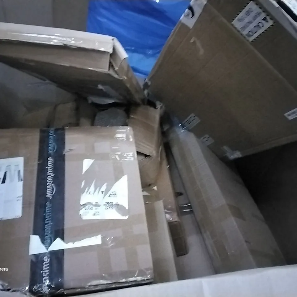 PALLET OF ASSORTED ITEMS INCLUDING CLOTHES RACK, GIONIEN, WHITE SCREEN BACK DROP, HNNHOME GREY STOOL, KKTONER BAR STOOL