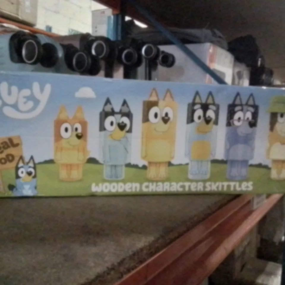 BOXED KEPLIN BLUEY WOODEN CHARACTER SKITTLES 7 PIECES 6VPIECES AND 1 BALL
