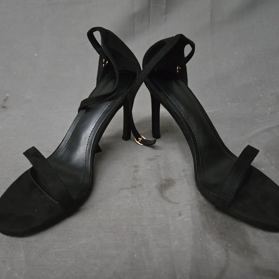 BOXED PAIR OF UNBRANDED OPEN TOE STILETTO HEEL SANDALS IN BLACK EU SIZE 38