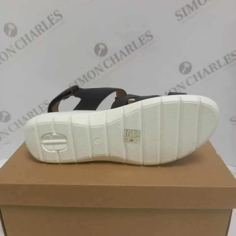 BOXED PAIR OF CUSHION WALK VELCRO SANDALS, BLACK - SIZE 5