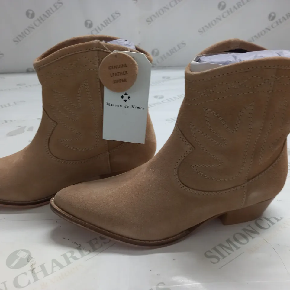 MAISON DE NIMES WESTERN STYLE BOOTS IN BROWN - 6
