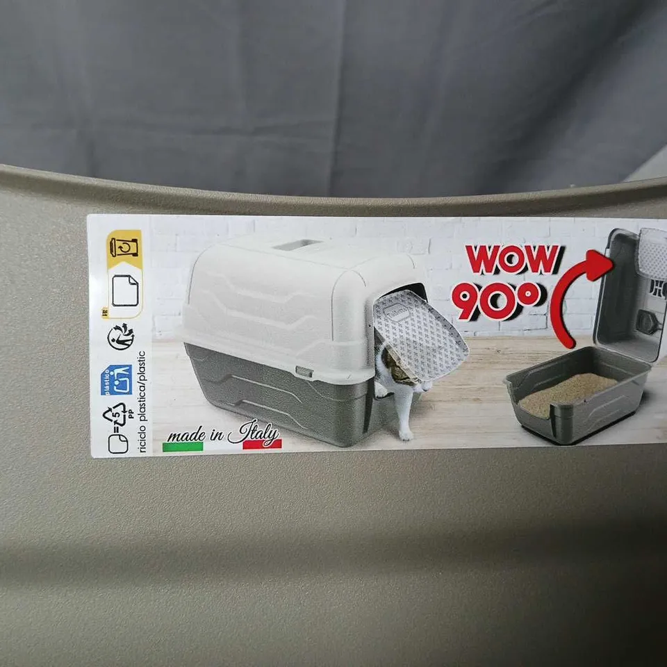 BEIGE PLASTIC CAT LITTER BOX WITH HOOD AND CLIP LATCHES