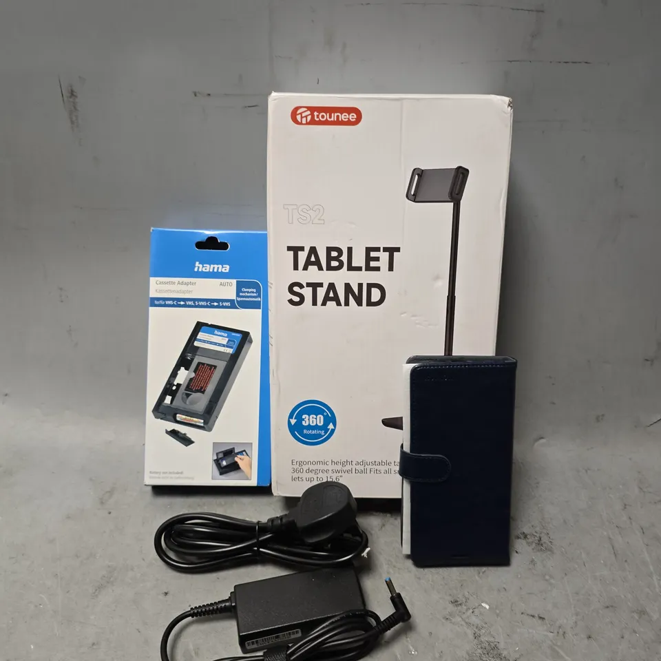 BOX OF APPROXIMATELY 20 ASSORTED BROKEN ITEMS TO INCLUDE - TABLET STAND, PHONE CASE , GAMA CASSETE ADAPTER ETC