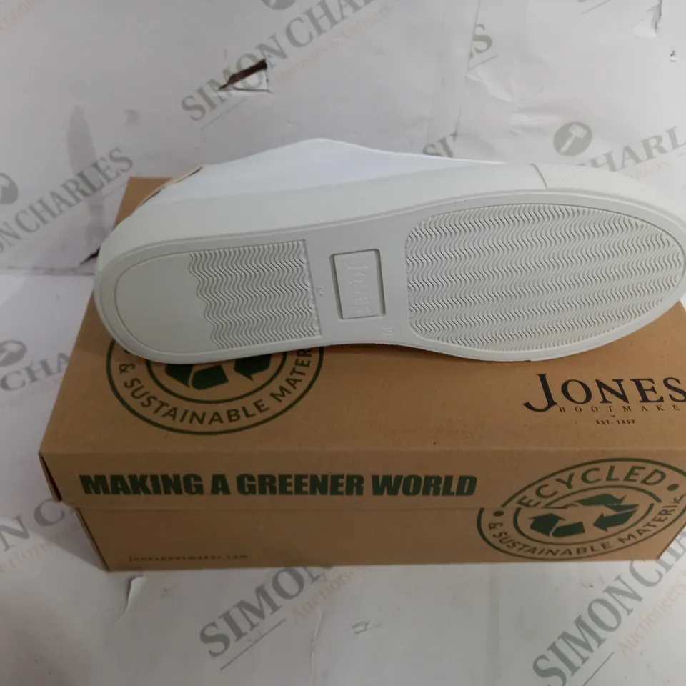 BOXED PAIR OF JONES BOOTMAKER TRAINING SHOES IN WHITE