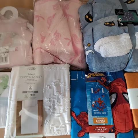 LOT OF APPROXIMATELY 15 ASSORTED BEDDING AND SOFT FURNISHING ITEMS TO INCLUDE SHERPA THROW, DUVETS AND SLEEP BAG