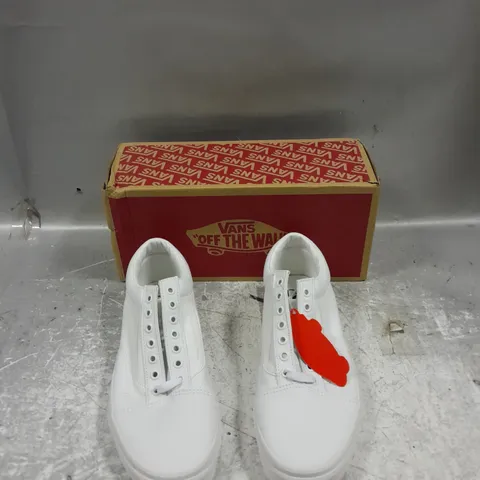 BOXED PAIR OF VANS OLD SKOOL ALL WHITE UK 9