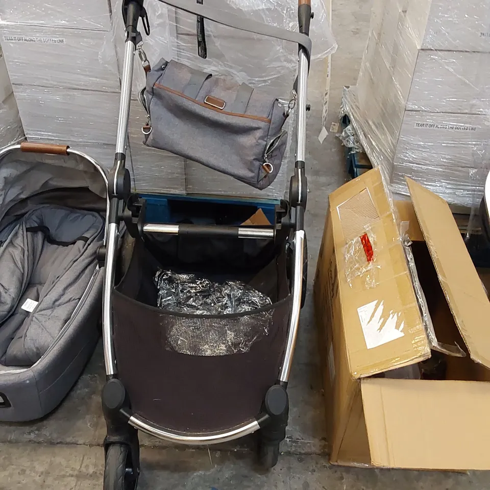 MAMAS AND PAPAS TRAVEL SET INCLUDING STROLLER CARRY COT CAR SEAT AND ACCESSORIES 