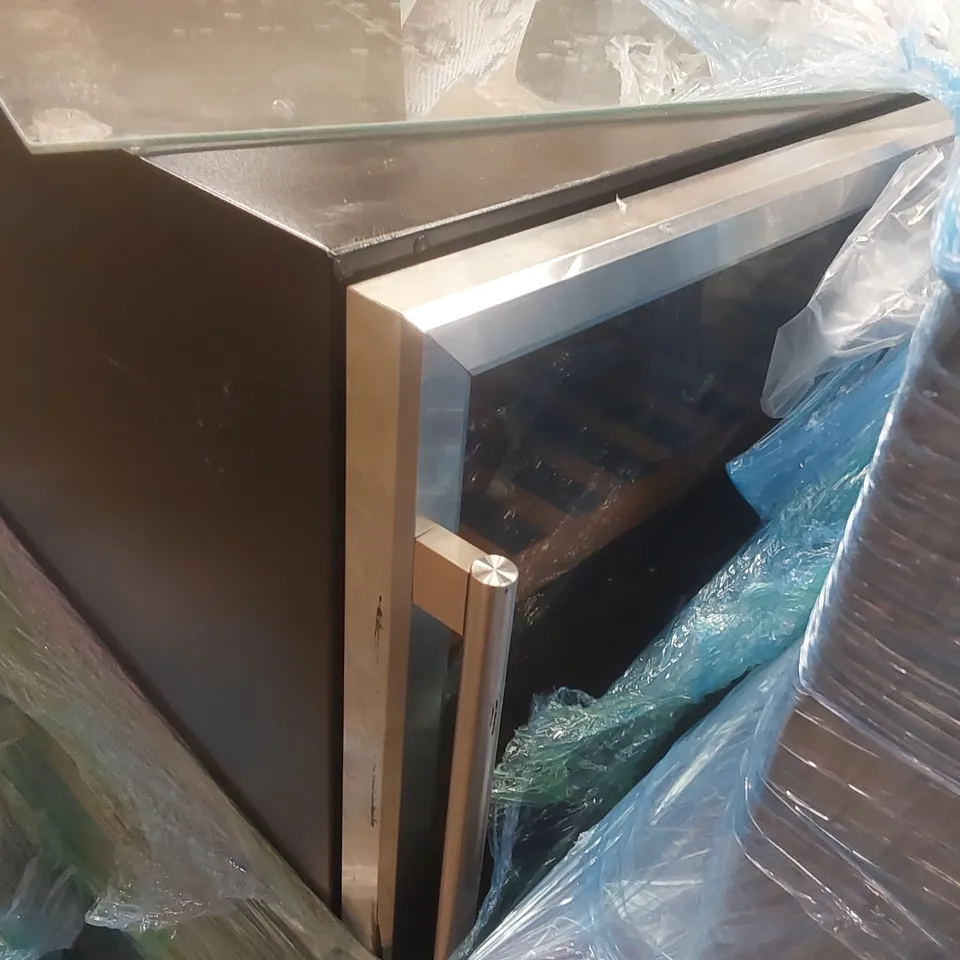 PALLET CONTAINING A VERY LARGE QUANTITY OF ASSORTED ITEMS INCLUDING: WINE COOLER, DINING CHAIRS, RUG ECT