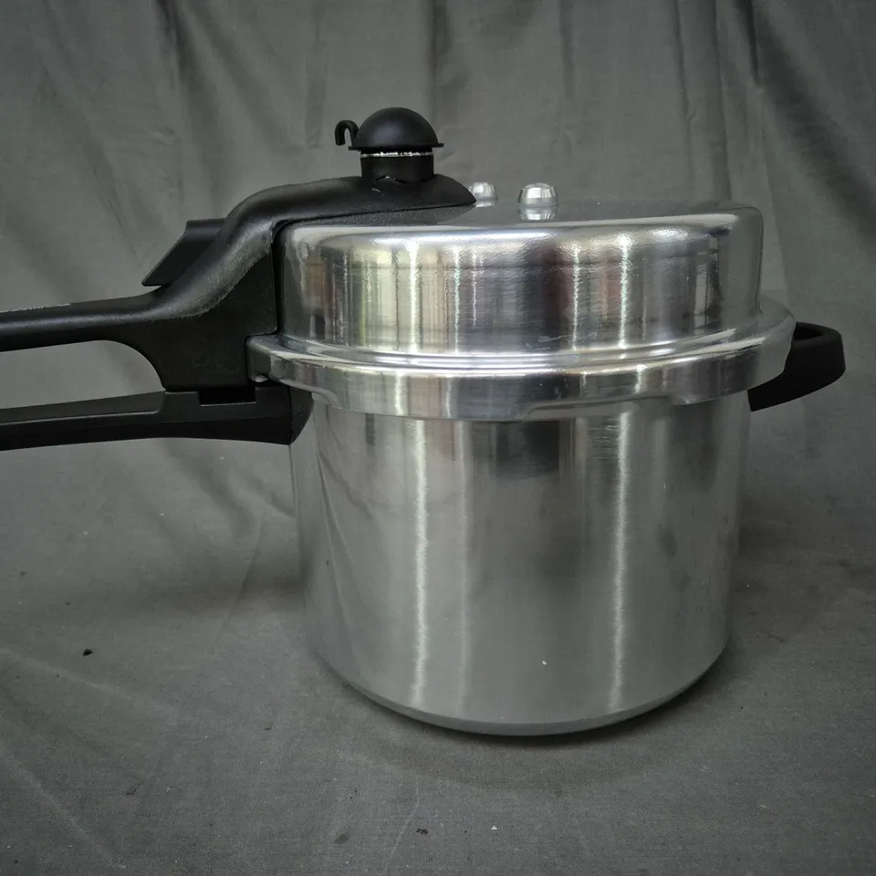 BOXED TOWER HIDOME 5.5 LITRE ALUMINIUM PRESSURE COOKER