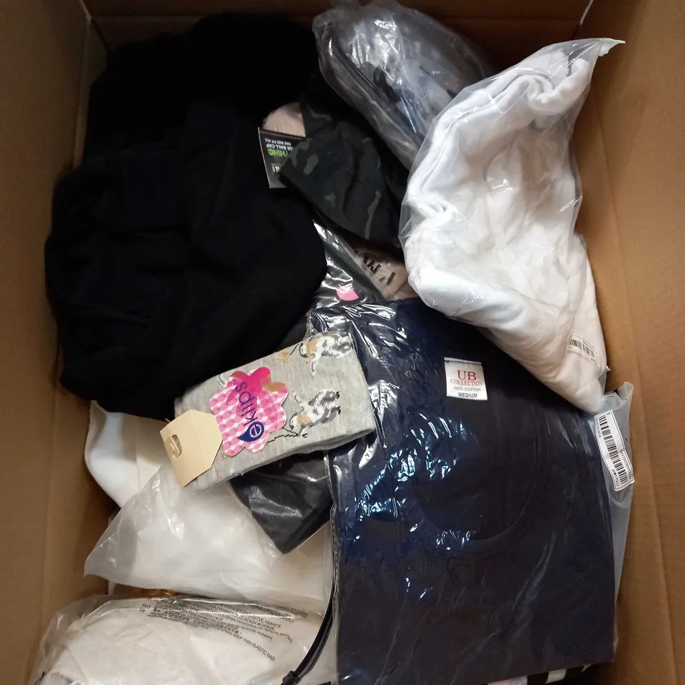 BOX OF APPROX 35 ASSORTED CLOTHING ITEMS TO INCLUDE - DRESSES, T-SHIRTS AND TROUSERS