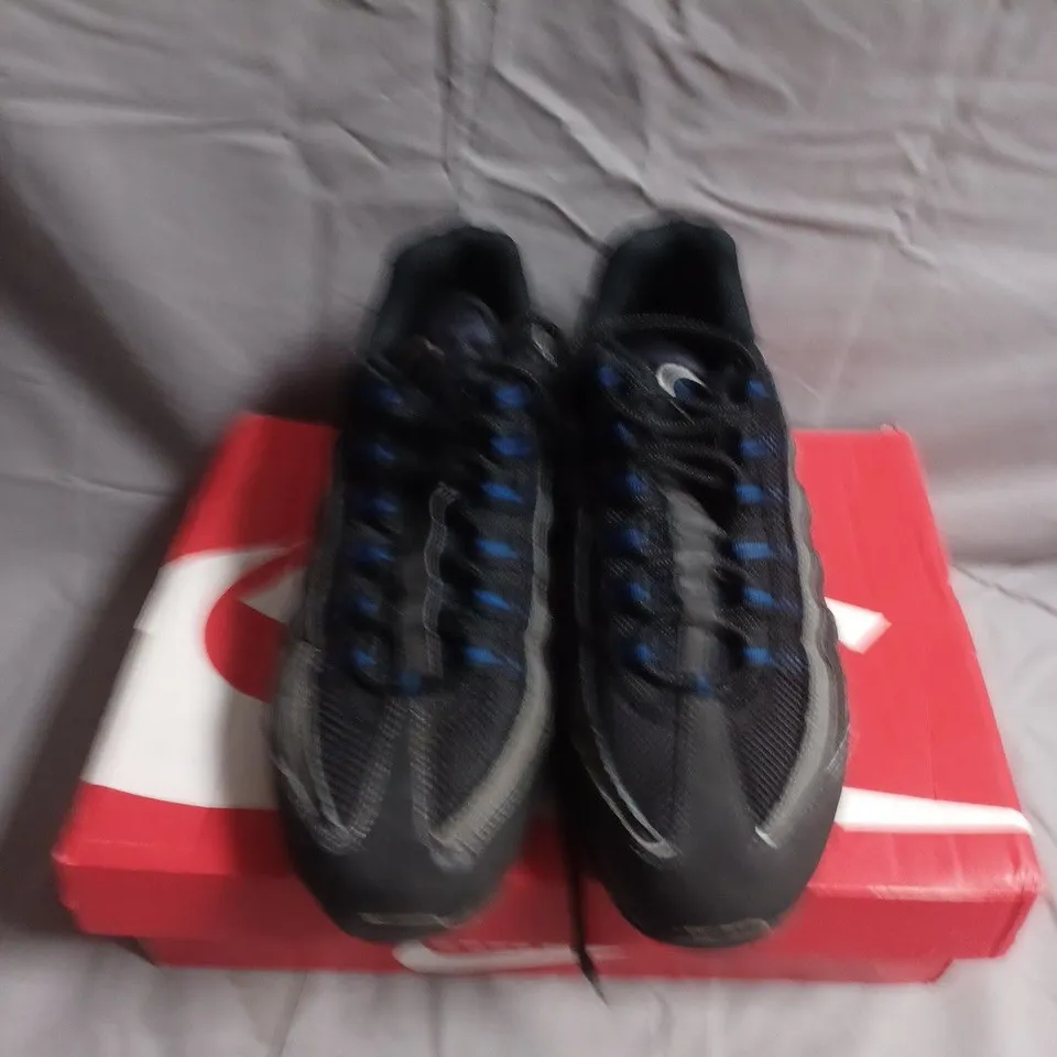 BOXED PAIR OF NIKE AIR MAX 95 TRAINERS  - UK SIZE 7
