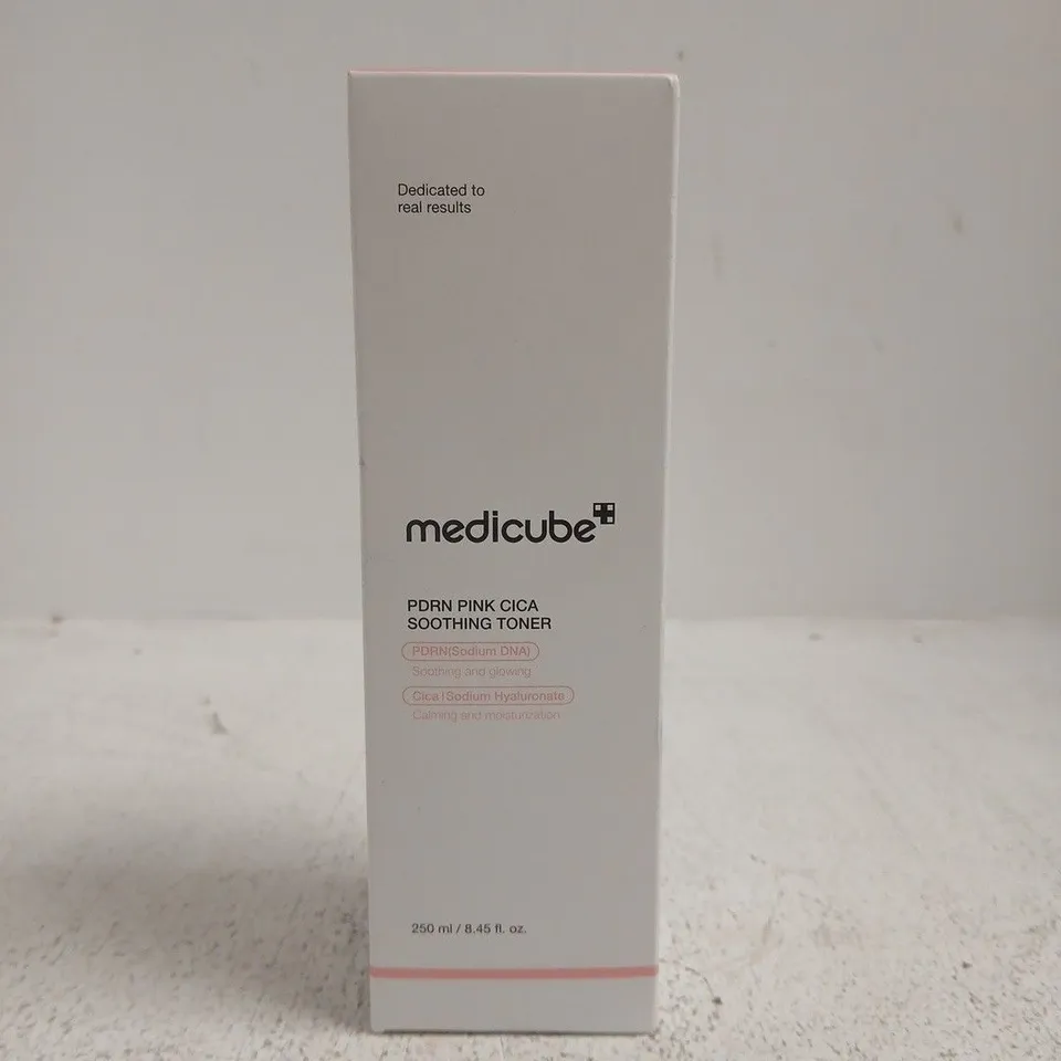 MEDICUBE PDRN PINK CICA SOOTHING TONER 250ML