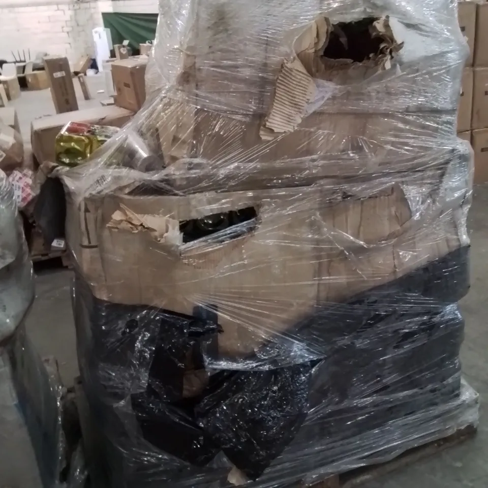 PALLET CONTAINING A LARGE QUANTITY OF FLY CATCHERS