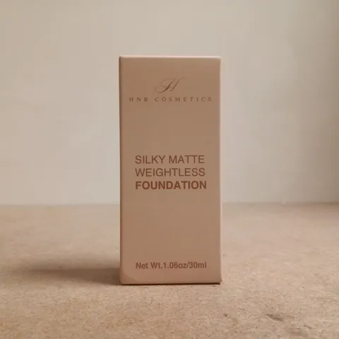 HNB COSMETICS SILKY MATTE WEIGHTLESS FOUNDATION (30ML)