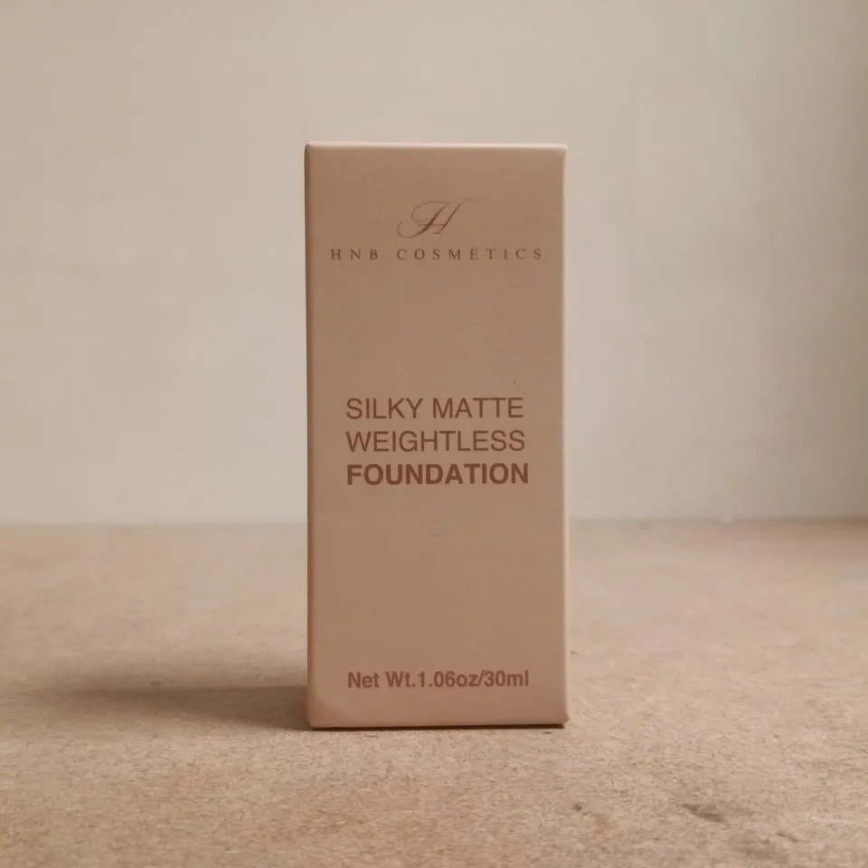 HNB COSMETICS SILKY MATTE WEIGHTLESS FOUNDATION (30ML)