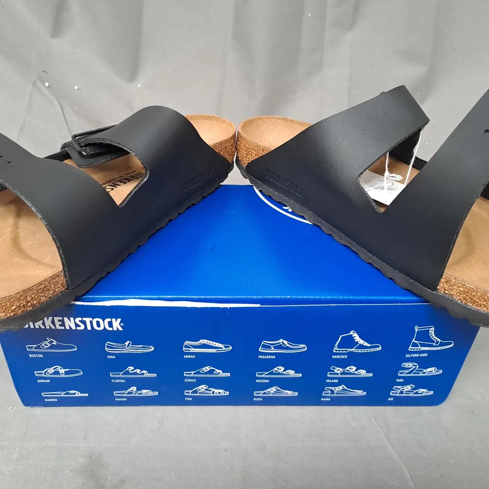 BOXED PAIR OF BIRKENSTOCK ARIZONA BS OPEN TOE SANDALS IN BLACK UK SIZE 5.5