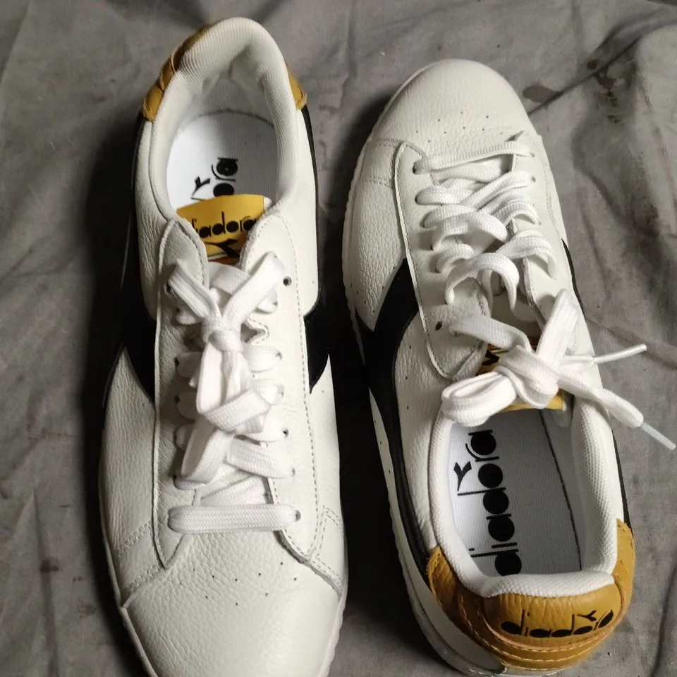 DIADORA WHITE LEATHER SNEAKERS WITH BLACK SIDE STRIPE AND YELLOW HEEL PATCH (MEN'S) - UK 8.5