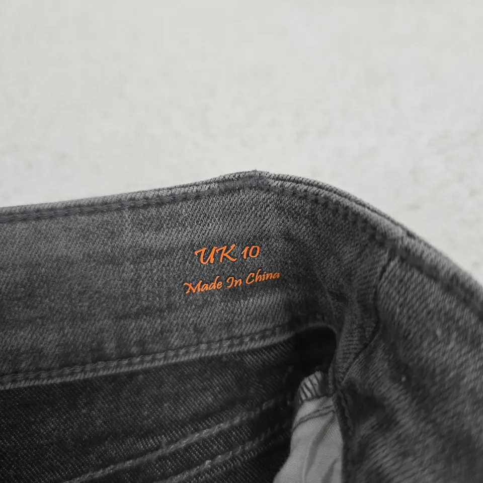 RUTH LANGSFORD GREY WASH TURN UP JEANS – UK 10 – WOMEN’S DENIM (STANDARD)
