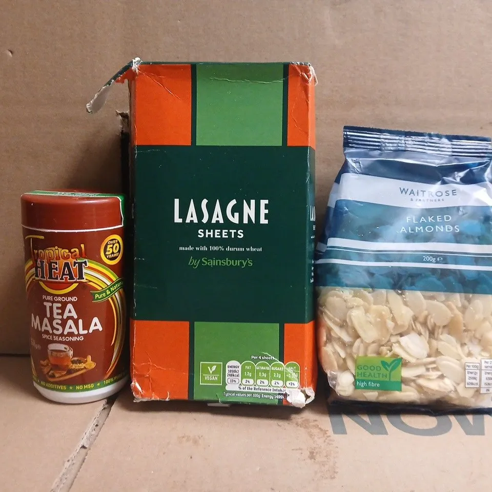 APPROXIMATELY 10 ASSORTED FOOD AND DRINK ITEMS TO INCLUDE LASAGNE SHEETS, FLAKED ALMONDS, ETC