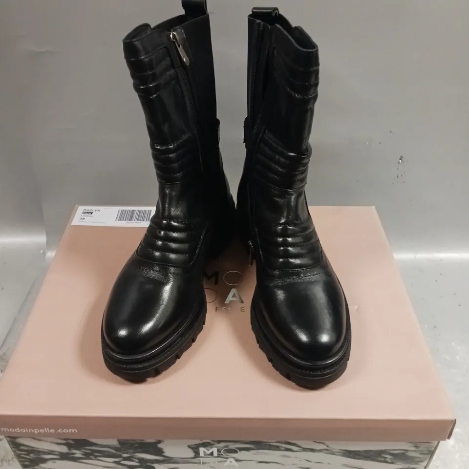 BOXED PAIR OF MODA IN PELLE RAELYN RIBBED CALF LENGTH BOOT - 6