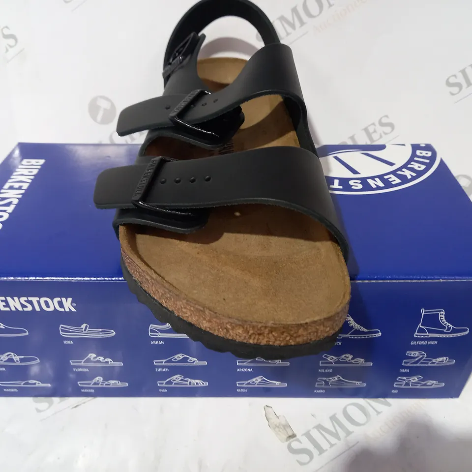 BOXED PAIR OF BIRKENSTOCK MILANO BS OPEN TOE SANDALS IN BLACK UK SIZE 7.5