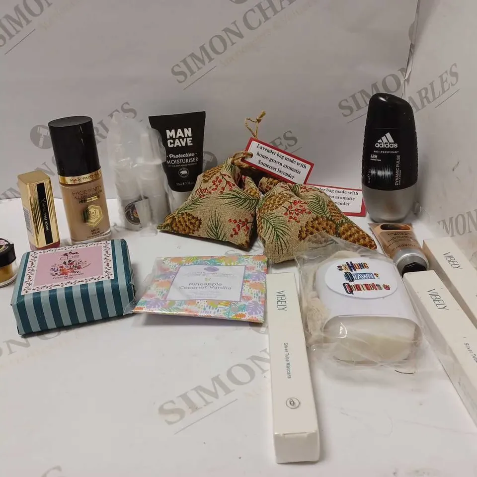 LOT OF APPROX 15 TO INCLUDE VIBELY MASCARA , MAX FACTOR FOUNDATION AND SOAP  