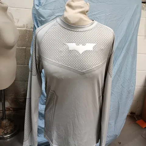 YoungLA Men’s Long-Sleeve Training Top – Grey, Size L, logo centre chest