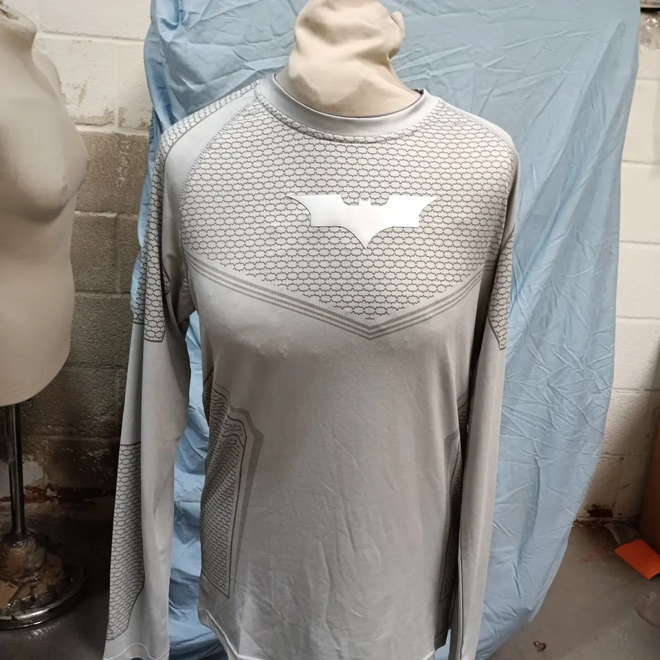 YoungLA Men’s Long-Sleeve Training Top – Grey, Size L, logo centre chest