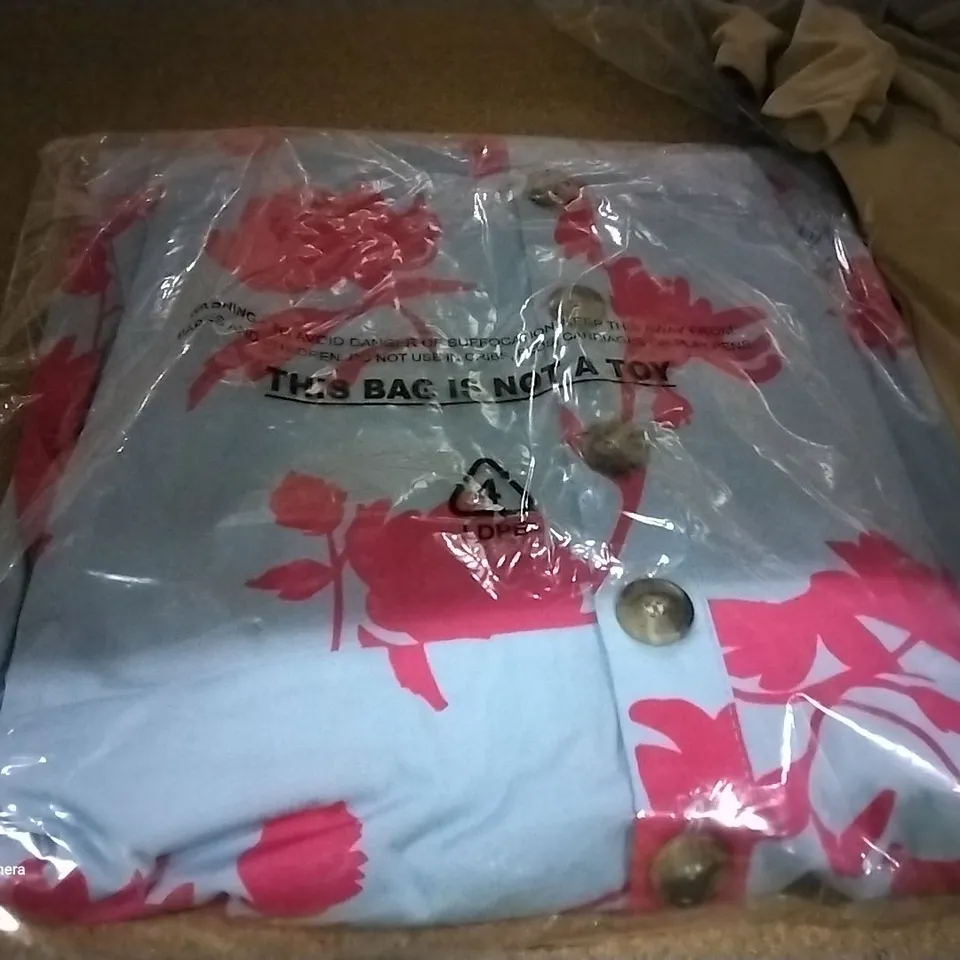 BOX OF APPROXIMATELY 15 ASSORTED BRAND NEW CLOTHING ITEMS TO INCLUDE A BEIGE STRAPPED DRESS AND A BUTTON UP FLOWERY DRESS