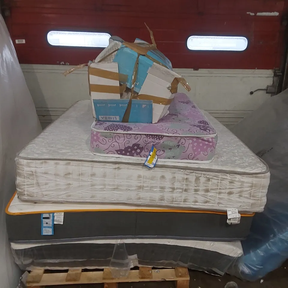 PALLET CONTAINING 4x ASSORTED MATTRESSES, 1x MATTRESS TOPPER 