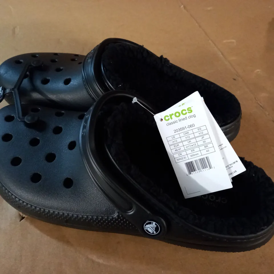 CROCS CLASSIC LINED CLOGS IN BLACK - UK M11/W12