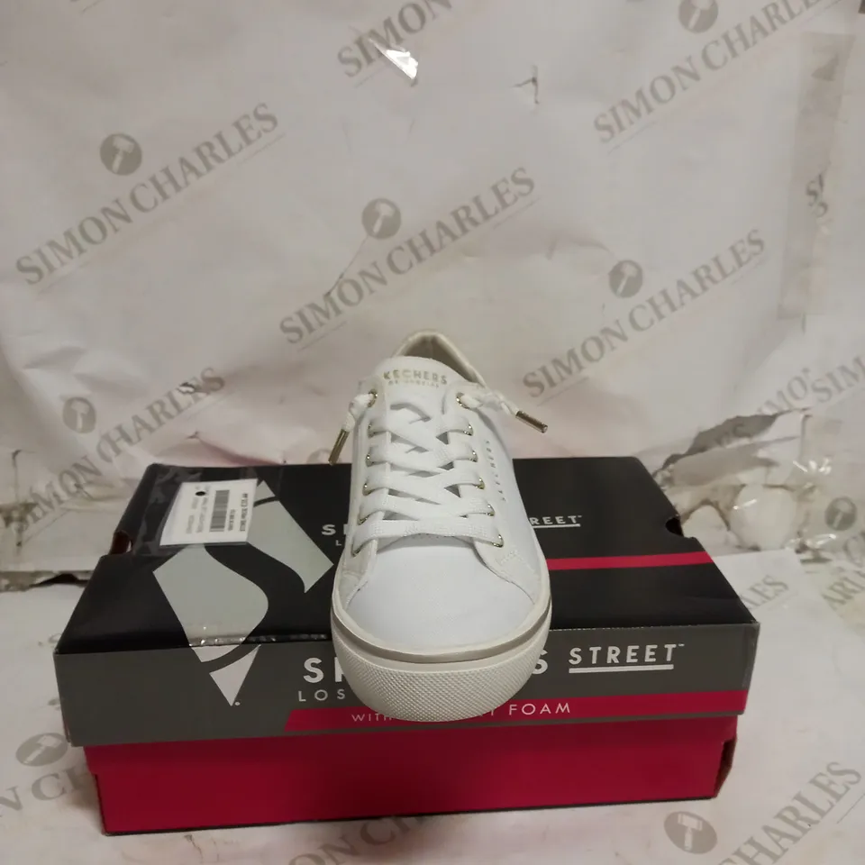 SIZE 3 SKECHERS STRETCH LACE TRAINER WHITE