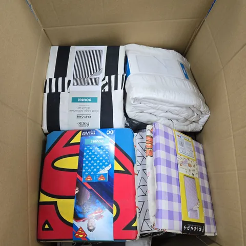 LARGE BOX OF APPROXIMATELY 10 ASSORTED ITEMS TO INCLUDE DUVET SETS, FITTED SHEETS
