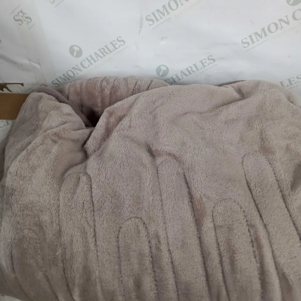 COZEE HOME HEATED PLUSH WASHABLE THROW - SILVER GREY