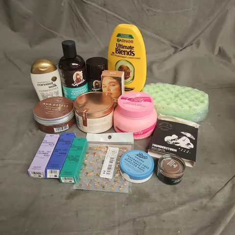 APPROXIMATELY 20 ASSORTED HEALTH & BEAUTY PRODUCTS TO INCLUDE - DR SQUATCH DEODORANT - AVA ESTELL ACTIVATING FACE SCRUB - GIVE ME FOUR CURLS HAIR BUTTER - ETC