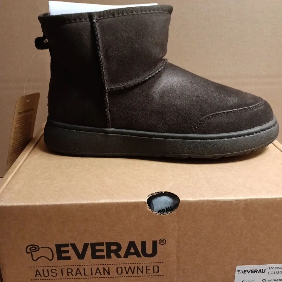 BOXED PAIR OF EVERAU ROSELLA BOOTS – CHOCOLATE, UK 5 