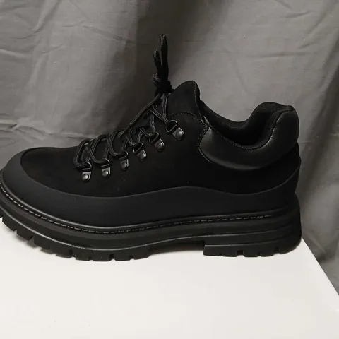 CONZURI BLACK HIKING BOOTS – UK 11 (US 12, EU 46)