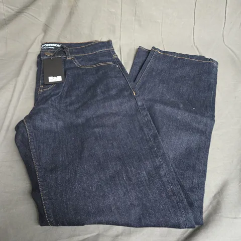 WEEKEND OFFENDERTAPERED FIT JEAN IN DARK RINSE SIZE 30R