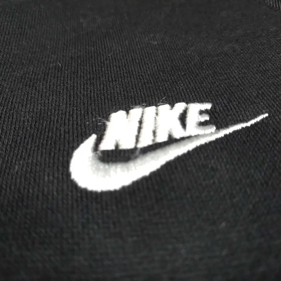 NIKE TRACKSUIT BOTTOM IN BLACK - MEDIUM