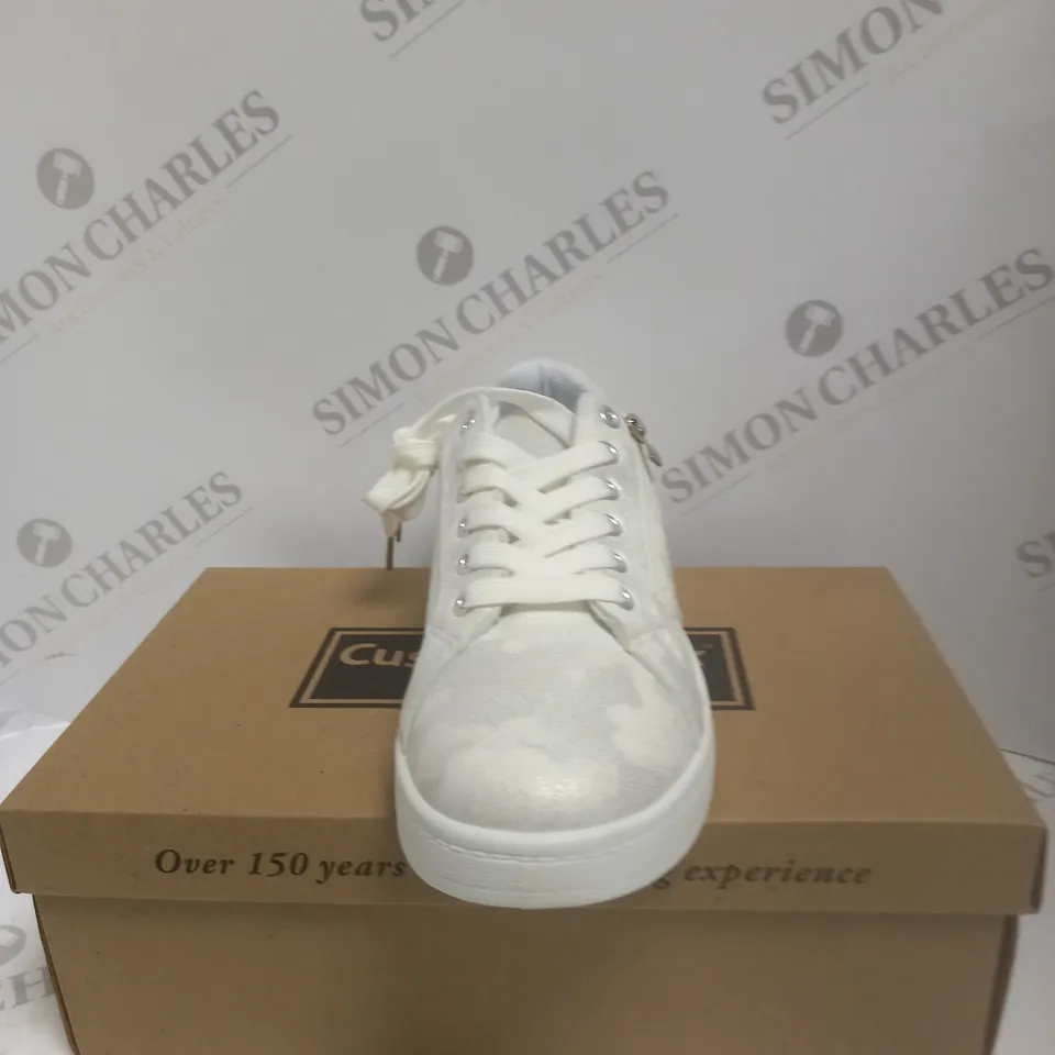BOXED CUSHION WALK FLORAL TRAINERS IN IVORY - SIZE 5