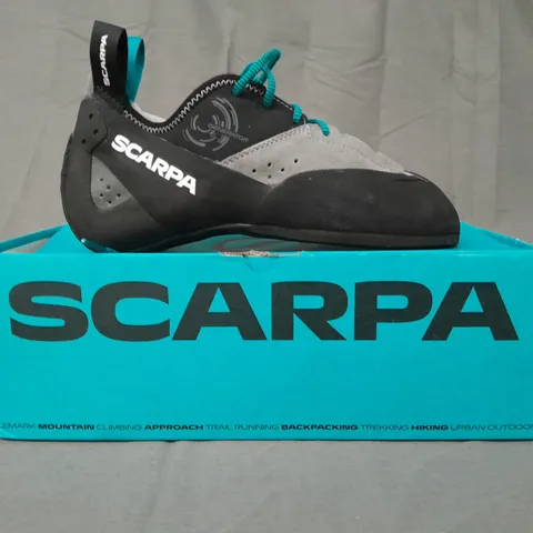 BOXED PAIR OF SCARPA SHOES IN BLACK/GREY UK SIZE 7