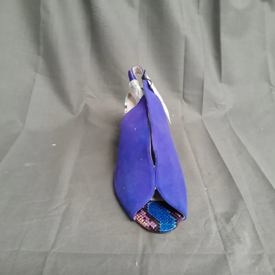 PAIR OF MODA IN PELLE BLOCK HEEL SANDALS SIZE 41