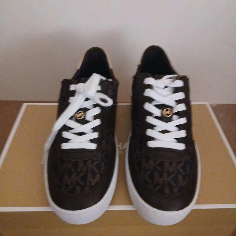 MICHAEL KORS KAYCEE LACE-UP LEATHER SNEAKERS – UK 4.5 (US 6.5), BROWN