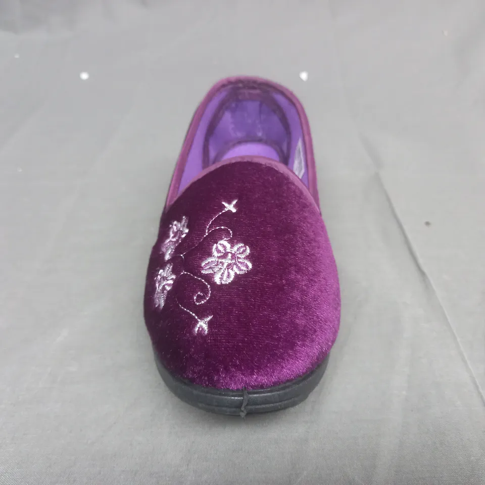 BOXED PAIR OF ZEDZZZ EMBROIDERED SLIPPERS IN PURPLE SIZE UK 4